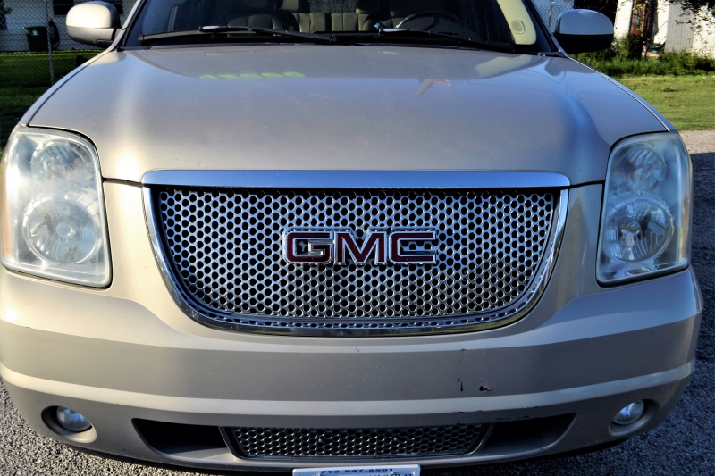 automobile-LIEUCHE-min_gmc-yukon-truck-grill-2828425